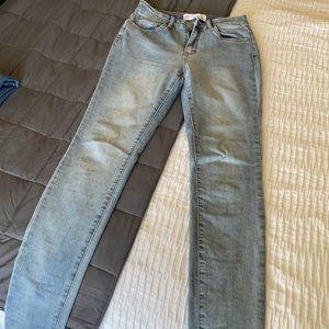 Women’s skinny jeans size 5/27